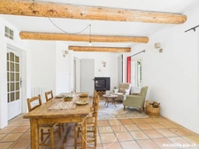 APT (84) – AU CŒUR DU LUBERON - PROPRIÉTÉ DE 208 M² AVEC PISCINE, VUE PANORAMIQUE ET 5 631 M² DE TERRAIN