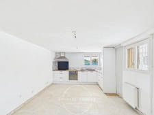 Jardin (38200) - Propriété familiale (196 m2) avec jardin, garage, atelier, piscine et potentiel de valorisation foncière à 5 min de Vienne.