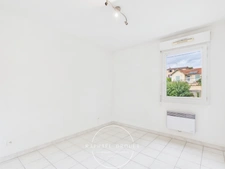 MARSEILLE 12e – T3 TRAVERSANT, GRAND BALCON SUD ET GARAGE 