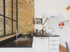 COLLONGES-AU-MONT-D’OR — Duplex meublé de caractère avec 3 chambres et bureau, dans une résidence avec stationnement, parc arboré et piscine