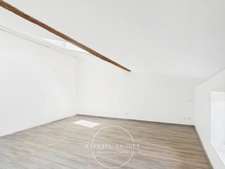 Maison de village familiale – 215 m² habitables – 5 chambres – Cour – Cave – Jardin (38200)