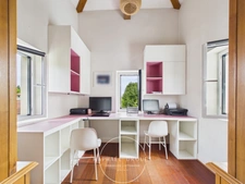 COLLONGES-AU-MONT-D’OR — Duplex meublé de caractère avec 3 chambres et bureau, dans une résidence avec stationnement, parc arboré et piscine