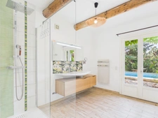 APT (84) – AU CŒUR DU LUBERON - PROPRIÉTÉ DE 208 M² AVEC PISCINE, VUE PANORAMIQUE ET 5 631 M² DE TERRAIN