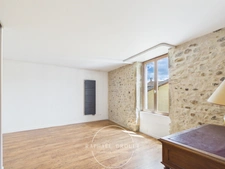Maison de village familiale – 215 m² habitables – 5 chambres – Cour – Cave – Jardin (38200)