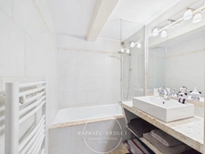 COLLONGES-AU-MONT-D’OR — Duplex meublé de caractère avec 3 chambres et bureau, dans une résidence avec stationnement, parc arboré et piscine