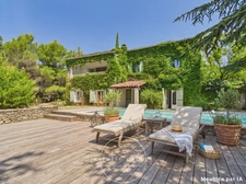 APT (84) – AU CŒUR DU LUBERON - PROPRIÉTÉ DE 208 M² AVEC PISCINE, VUE PANORAMIQUE ET 5 631 M² DE TERRAIN