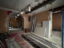 VIENNE – CENTRE-VILLE – RUES PIETONNES - LOCAL COMMERCIAL / BUREAU EN PLATEAU BRUT
