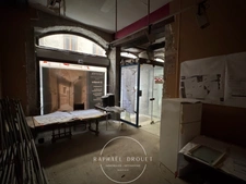 VIENNE – CENTRE-VILLE – RUES PIETONNES - LOCAL COMMERCIAL / BUREAU EN PLATEAU BRUT