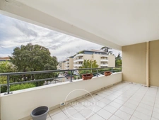 MARSEILLE 12e – T3 TRAVERSANT, GRAND BALCON SUD ET GARAGE 