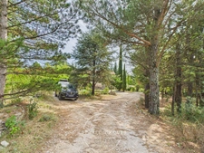 APT (84) – AU CŒUR DU LUBERON - PROPRIÉTÉ DE 208 M² AVEC PISCINE, VUE PANORAMIQUE ET 5 631 M² DE TERRAIN