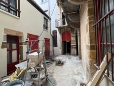 VIENNE – CENTRE-VILLE – RUES PIETONNES - LOCAL COMMERCIAL / BUREAU EN PLATEAU BRUT