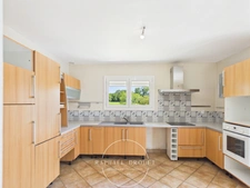 Jardin (38200) - Propriété familiale (196 m2) avec jardin, garage, atelier, piscine et potentiel de valorisation foncière à 5 min de Vienne.