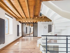 Maison de village familiale – 215 m² habitables – 5 chambres – Cour – Cave – Jardin (38200)