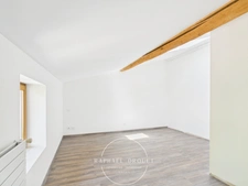Maison de village familiale – 215 m² habitables – 5 chambres – Cour – Cave – Jardin (38200)