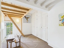 COLLONGES-AU-MONT-D’OR — Duplex meublé de caractère avec 3 chambres et bureau, dans une résidence avec stationnement, parc arboré et piscine