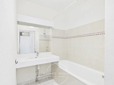 MARSEILLE 12e – T3 TRAVERSANT, GRAND BALCON SUD ET GARAGE 