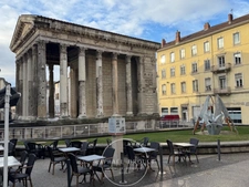 VIENNE – CENTRE-VILLE – RUES PIETONNES - LOCAL COMMERCIAL / BUREAU EN PLATEAU BRUT