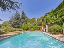 APT (84) – AU CŒUR DU LUBERON - PROPRIÉTÉ DE 208 M² AVEC PISCINE, VUE PANORAMIQUE ET 5 631 M² DE TERRAIN