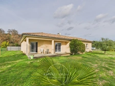 A LOUER MAISON FAMILIALE PLAIN-PIED – 3 CHAMBRES – GARAGE DOUBLE – 1500 M2 DE TERRAIN
