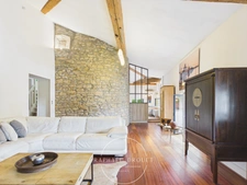 COLLONGES-AU-MONT-D’OR — Duplex meublé de caractère avec 3 chambres et bureau, dans une résidence avec stationnement, parc arboré et piscine
