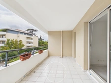 MARSEILLE 12e – T3 TRAVERSANT, GRAND BALCON SUD ET GARAGE 