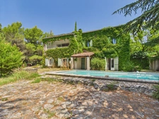 APT (84) – AU CŒUR DU LUBERON - PROPRIÉTÉ DE 208 M² AVEC PISCINE, VUE PANORAMIQUE ET 5 631 M² DE TERRAIN