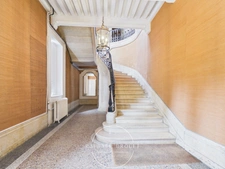 COLLONGES-AU-MONT-D’OR — Duplex meublé de caractère avec 3 chambres et bureau, dans une résidence avec stationnement, parc arboré et piscine