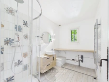APT (84) – AU CŒUR DU LUBERON - PROPRIÉTÉ DE 208 M² AVEC PISCINE, VUE PANORAMIQUE ET 5 631 M² DE TERRAIN