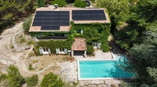 APT (84) – AU CŒUR DU LUBERON - PROPRIÉTÉ DE 208 M² AVEC PISCINE, VUE PANORAMIQUE ET 5 631 M² DE TERRAIN