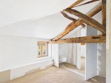 Maison de village familiale – 215 m² habitables – 5 chambres – Cour – Cave – Jardin (38200)