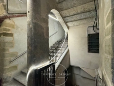 VIENNE – CENTRE-VILLE – RUES PIETONNES - LOCAL COMMERCIAL / BUREAU EN PLATEAU BRUT