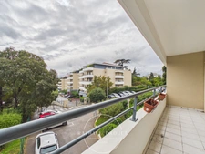 MARSEILLE 12e – T3 TRAVERSANT, GRAND BALCON SUD ET GARAGE 