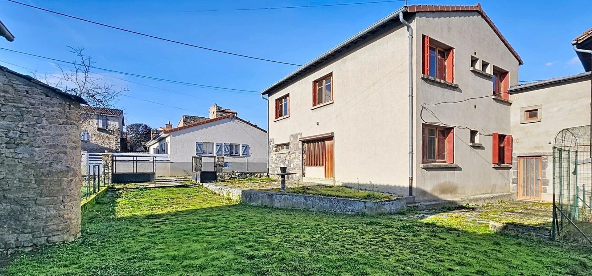Maison 8 pièces 115 m² · à Yssac-la-Tourette · 115 m² · 213 000 €