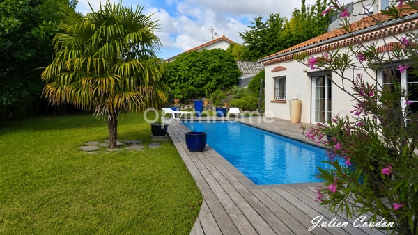 VILLA D'ARCHITECTE D'EXCEPTION – 265 m² – PISCINE – VUE PANORAMIQUE – CHANTERANNE