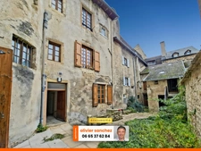 Maison de caractère avec deux appartements et dépendances – 248 m² – Marvejols (Lozère)