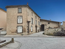 Maison de village à rénover – Vassel (5 min de Vertaizon) - Cour - Grange