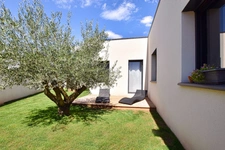 Villa contemporaine de plain-pied avec piscine