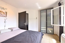 Charmante villa de plain-pied avec jardin paysager et piscine en cœur d’Hérault