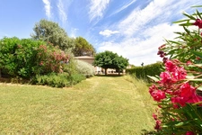 Charmante villa de plain-pied avec jardin paysager et piscine en cœur d’Hérault