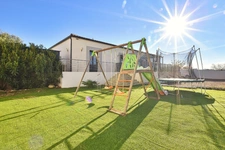 Élégante villa moderne de plain-pied avec dépendance et piscine !!! SOUS COMPROMIS !!!