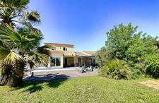 Spacieuse Villa avec piscine au calme et vue imprenable. !!! SOUS OFFRE D'ACHAT ACEPTÉE !!!