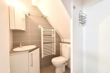 Villa de plain-pied avec piscine et appartement indépendant au calme