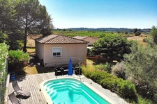 Charmante villa de plain-pied avec jardin paysager et piscine en cœur d’Hérault