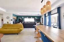 Villa contemporaine de plain-pied avec piscine