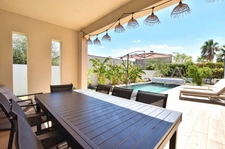Villa contemporaine de plain-pied avec piscine