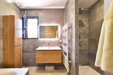 Villa contemporaine de plain-pied avec piscine