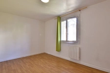 Grande demeure avec jardin et garage