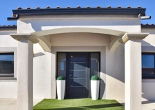 Élégante villa moderne de plain-pied avec dépendance et piscine !!! SOUS COMPROMIS !!!