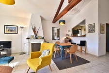 Maison en pierre rénovée, volumes généreux et cadre d’exception