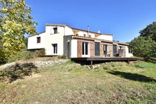 Villa d’architecte au cœur de 2,6 hectares de nature, avec vue panoramique exceptionnelle
